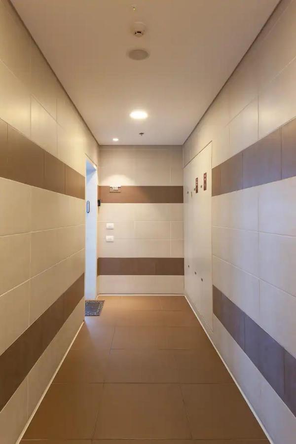 Oַ&O Group- Luxury Apt Tower Best Sea View Бат Ям Екстериор снимка