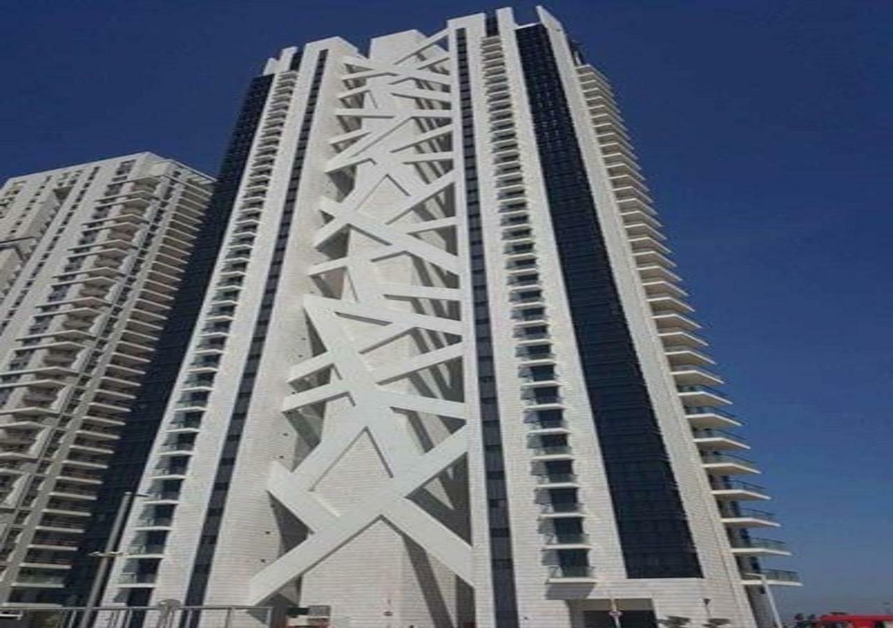 Oַ&O Group- Luxury Apt Tower Best Sea View Бат Ям Екстериор снимка