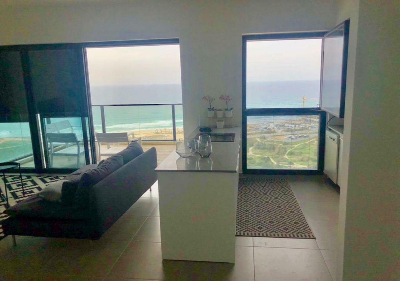 Oַ&O Group- Luxury Apt Tower Best Sea View Бат Ям Екстериор снимка