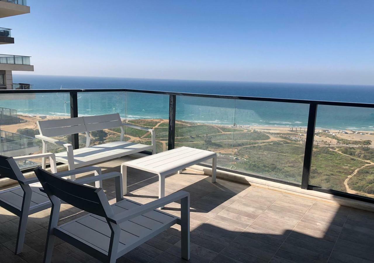 Oַ&O Group- Luxury Apt Tower Best Sea View Бат Ям Екстериор снимка
